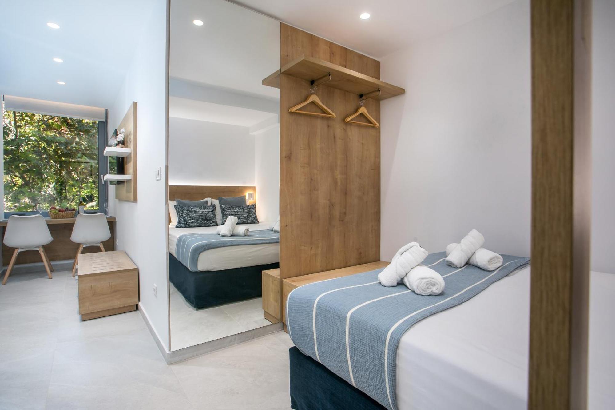 Elegant Blue Rhodes Center Appartement