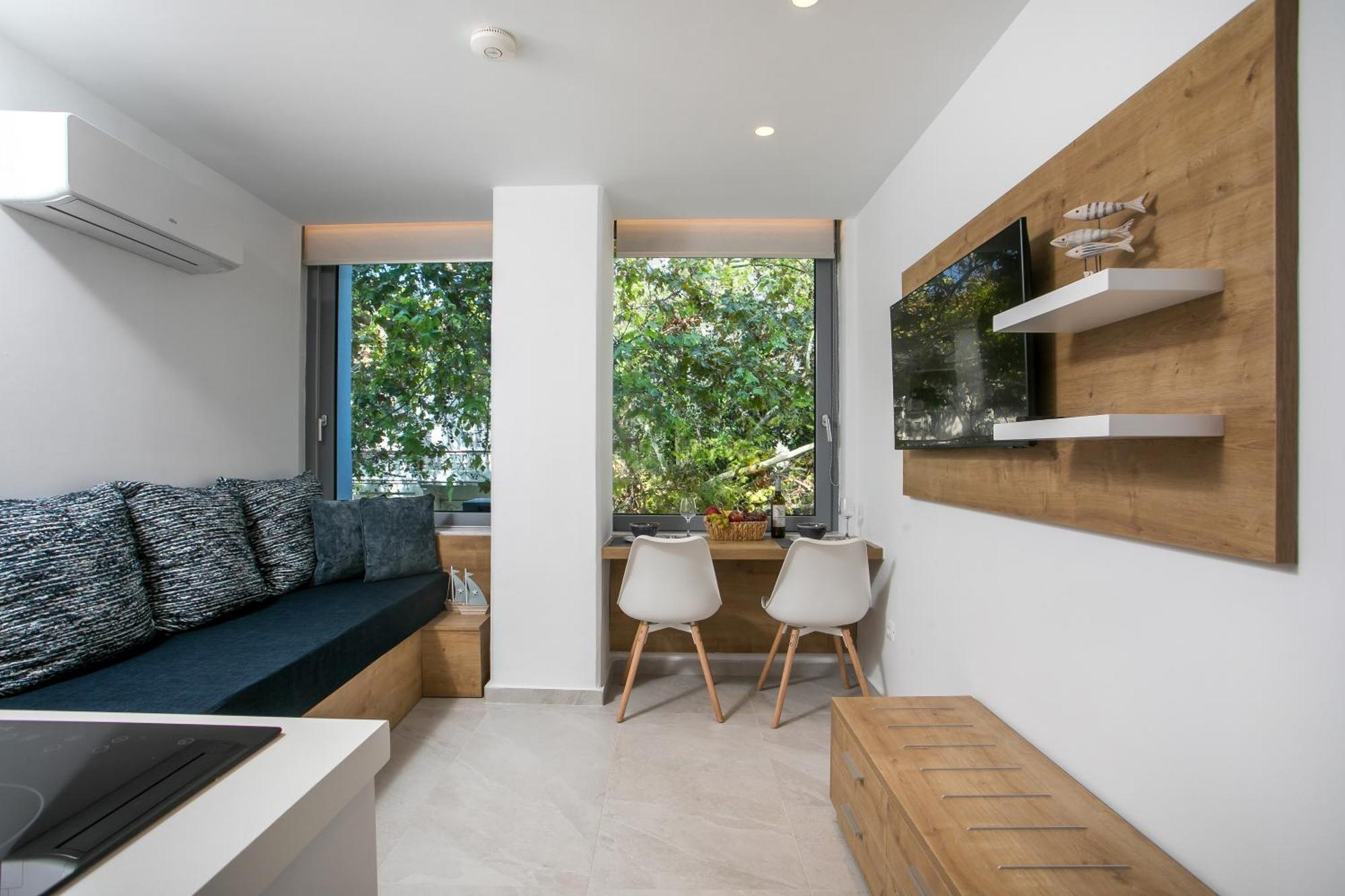 Elegant Blue Rhodes Center Appartement